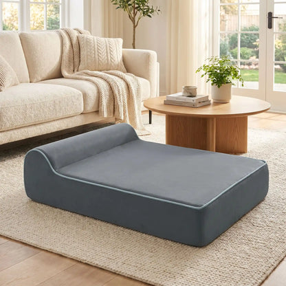 Banquette-chien-chiot orthopédique rectangulaire avec matelas et oreiller intégré, déhoussable et lavabale en machine à laver, antidérapant, 100% imperméable, housse en tissu ultra-douce crystal, matelas et oreiller à mémoire de forme haute densité et résilience, longueur de 100 cm et 20 cm d'épaisseur pour chien et chiot de moyenne à grande taille jusqu'à 45 kg-gros plan sur la banquette pour chien avec oreiller intégré en mousse haute densité et mousse à graphène anti-humidité de couleur gris foncé