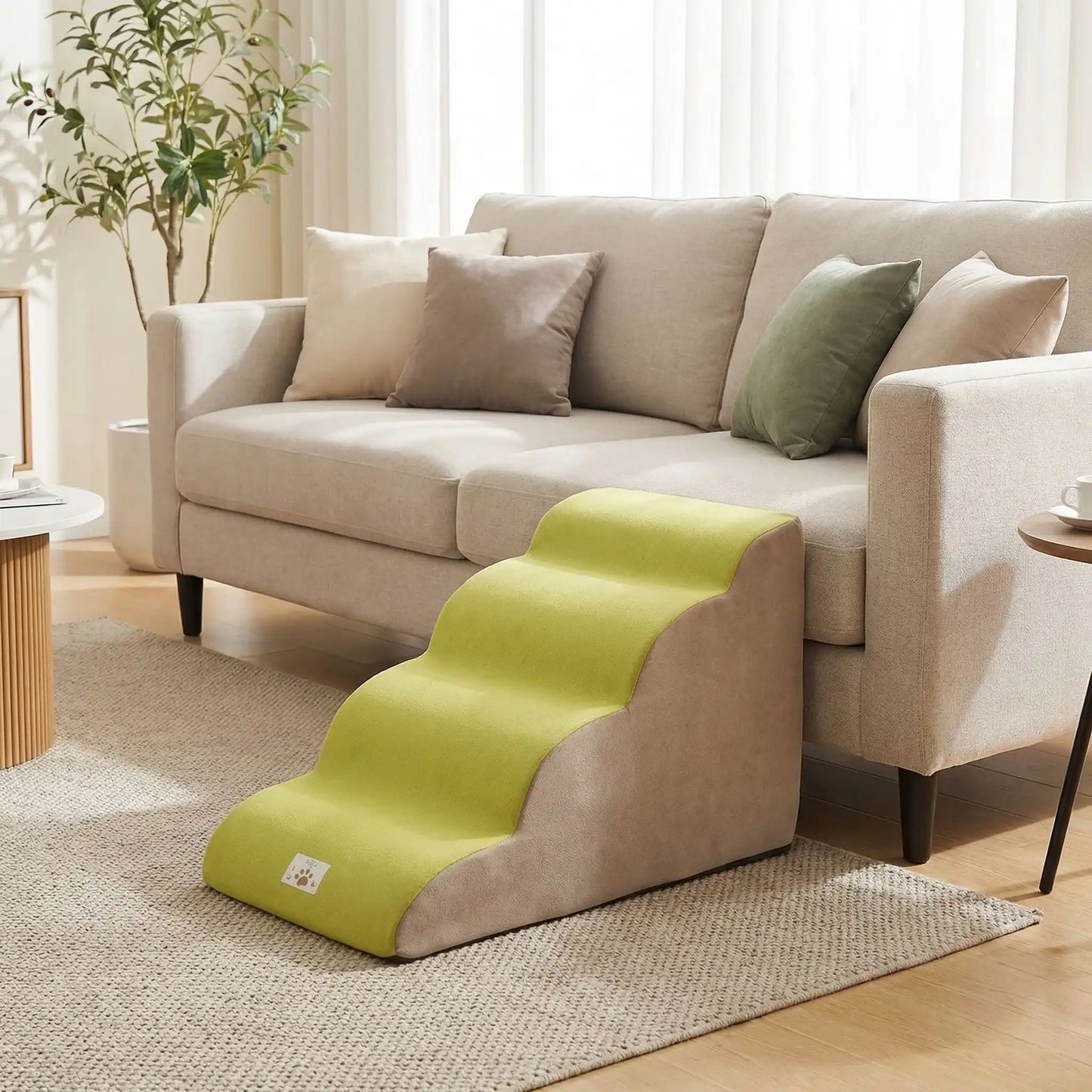 Escalier pour chien chiot antidérapant, déhoussable lavable en machine avec mousse haute résilience à mémoire de forme pour protèger les articulations sensibles, sécurisé , confortable, résistant aux griffes pour petit et chien de moyenne taille-design velours sur le dessus ultra-doux et tissu en coton solide-umodèle 4 marches de couleur vert et beige contre le canapé du salon de l'appartement
