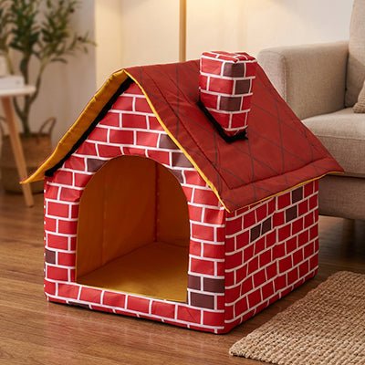 Maison-interieure-pour-chien-chiot-race-naine ou toy, lavable, antidérapant, design maison de brique rouge avec toit et cheminée-rigide installation rapide et démontable en quelques minutes pour chiot et chien de 0 à 3 kilos maximum-gros plan sur la  mini niche en forme de maison dans le salon de l'appartement