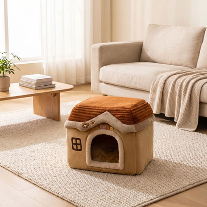 Maison-interieure-pour-chien-chiot-lavable, antidérapant, pliable avec toit, déhoussable et lavable en machine avec son coussin intérieur amovible au rembourrage 100% coton haute densité pour chiot et chien de petite race et petite taille de 0 à 4 kilos- gros plan sur la mini niche pour chien sur le coussin intérieur en velours doux de couleurs marron et beige dans le salon de l'appartement