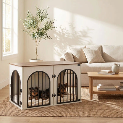Meuble cage chien et chiot de petite à moyenne race ,bois naturel et bois blanc barreaux en acier inoxydable cylindrique de 1 cm d'épaisseur robuste et anti-déformation, 3 portes d'accès, double porte avant et porte latérale, respirante et ouverte avec fond en bois et ouverture par barreaux sur 180° degrés pour chiot et chien de 0 à 15 kilos-deux chiens de petite race couchés confortablement sur son matelas dans son meuble niche en bois brut avec ses 3 portes fermées dans le salon de la maison