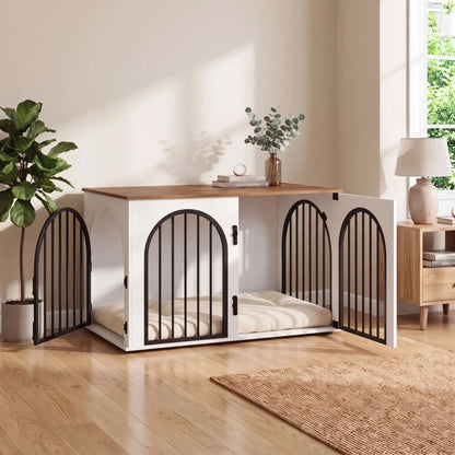 Meuble cage chien et chiot de petite à moyenne race ,bois naturel et bois blanc barreaux en acier inoxydable cylindrique de 1 cm d'épaisseur robuste et anti-déformation, 3 portes d'accès, double porte avant et porte latérale, respirante et ouverte avec fond en bois et ouverture par barreaux sur 180° degrés pour chiot et chien de 0 à 15 kilos-gros plan sur le meuble cage niche en bois blanc avec deux portes ouvertes et l'autre fermée dans le salon de la maison