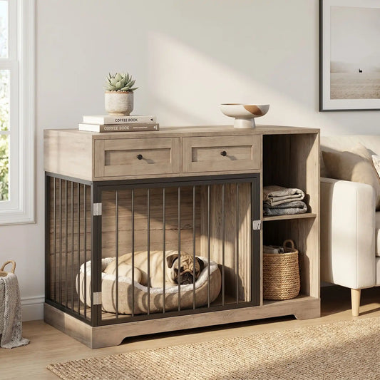 Meuble-cage-chien-chiot-interieur-120-cm en bois et acier inxydable avec deux porte d'accès pour le chien, porte latérale et porte avant avec serrures robuste et avec 2 étagères sur le coté du meuble et 2 tiroirs pour le rangement de l'alimentation et des accessoire canin et console pour des objet décoratif pour chiot et chien de petite à moyenne taille de 0 à 25 kg- un chien moyen qui dort paisiblement sur son matelas dans le meuble niche avec les 2 portes fermées en cage dans le salon de l'appartement