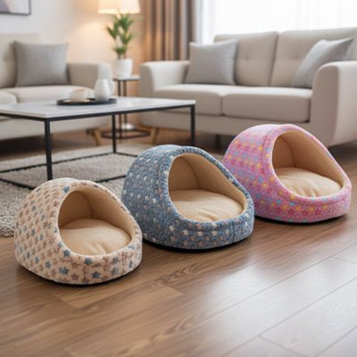 Panier-chien-niche-chiot-anti-anxiete-anti-stress avec coussin amovible déhoussable et lavable en machien, toucher velours, hypoallergénique et 100% coton haute densité avec motif étoiles en 3 coloris bleu, rose et marron pour les races de petits chiens, races naines et chiot-gros plan sur les trois modèle de niche pour petits chiens