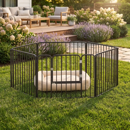 Parc-pour-chiens-chiots-intérieur- modulable avec panneaux, 1 porte avec serrures, adaptable en plusieur forme rectangulaire, hexagonal, carré,en barrière pour les chiot et petit chien d'une hauteur maximum de 40 cm du sol au haut de l'épaule du chien, dimensions généreuses et robuste, pour une utilisation intérieur et extérieur avec ses piquet de fixation, pliable et transportable-gros plan sur le parc en acier noir installé grâce aux piquets sur la pelouse du jardin en forme hexagonale