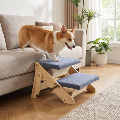 Petit-escalier-pour-chien-chiot pliable en bois de pin et tissu polyester doux et antidérapant résistant aux griffes-escabeau pour chien de 2 marches en bois naturel design our chiot et chien de petite à moyenne race, pliable, compact et léger de 2,7 kg facilement transportable avec 4 pieds antidérapant-un chien de race moyenne à pattes courtes qui descend du canapé grâce à l'escabeau en bois de 2 marches pour rejoindre toute sécurité le soldu salon de l'appartement