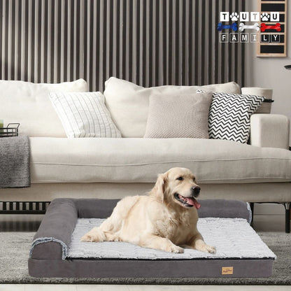 Lit-pour-chien-xxl-déhoussable-un-très-grand-chien-couché-confortablement-sur-son-lit-déhoussable-et-lavable-en-machine-avec-sa-face-en-peluche-hiver-et-sa-face-respirante-en-tissu-oxford-imperméable-et-antidérapant