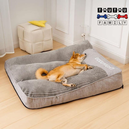Lit-pour-chien-dehoussable-lavable-avec-rebord-surélevé-un-chien-qui-dort-sur-le-lit-doux-et-confortable-en-reposant-sa-tête-sur-l-un-des-rebords-surélevés-un-repose-cou-ergonomique