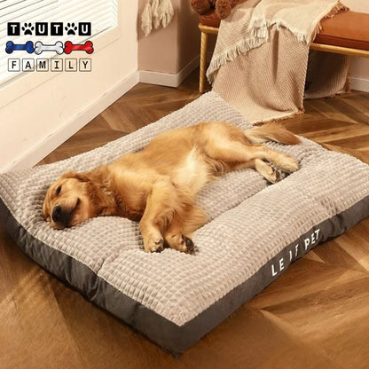 Lit-pour-chien-déhoussable-durable-un-grand-chien-qui-dort-couché-sur-le-flanc-sur-son-matelas-moelleux-et-rembourré-100%-coton-PP-protège-le-sol-en-parquet-et-isole-du-froid-housse-résistante-au-griffe