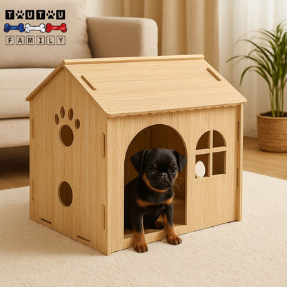 maison-interieure-pour-chien-bois de chêne naturel et écologique-un chiot de race  Petit brabançon niché dans sa maison en bois naturel lavable et écologique avec fenêtre, grande porte d'entrée et design d'aération en forme de patte de chien dans le salon de sa maison