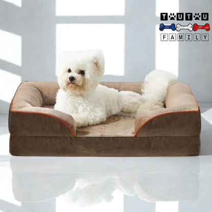 Panier-orthopedique-chien-avec-traversin-un-coton-de-tuléar-couché-confortablement-de-tout-son-long-dans-son-panier-en-flanelle-déhoussable-et-lavable-avec-son-traversin-intégré-100%-coton-de-couleur-marron