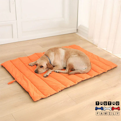 Tapis-pour-chien-xxl-résistant-lavable-imperméable-tissu-oxford-lit-pour-chien-camping-voyage-maison-un-chien-couché-sur-son-grand-tapis-moelleux-rembourrage-100%-coton