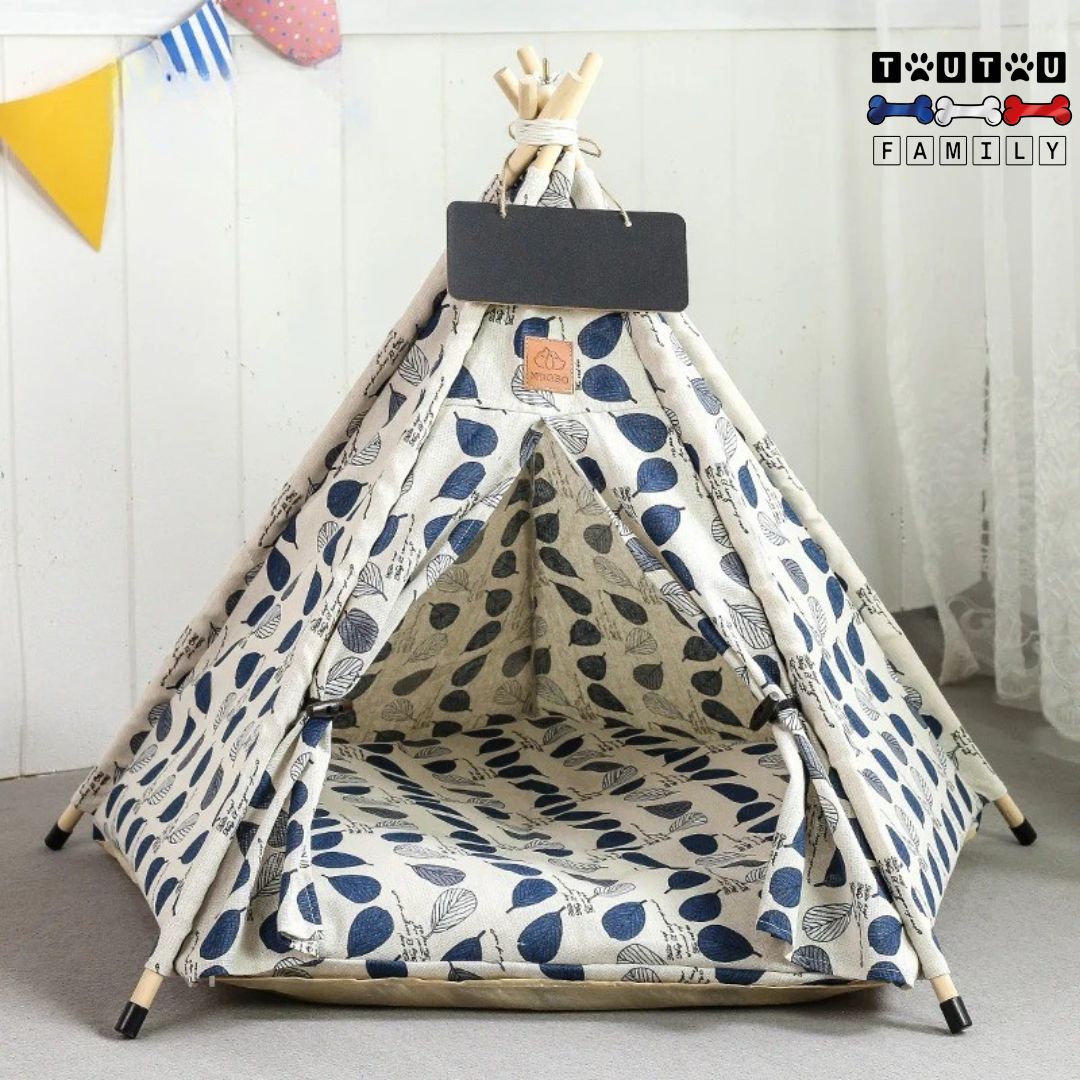 tipi-pour-chien-tente-coton-design-feuille-bleu-et-blanc-nature-avec-sa-pancarte-en-ardoise-personnalisable-au-nom-du-chien-pour-les-petits-chiens-jusqu-à-10kg